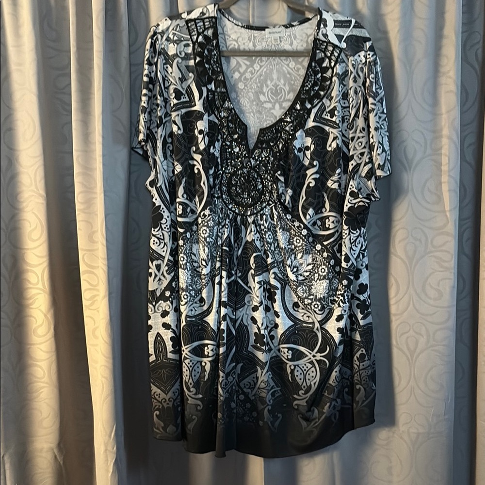 Avenue Black and White Patterned Blouse